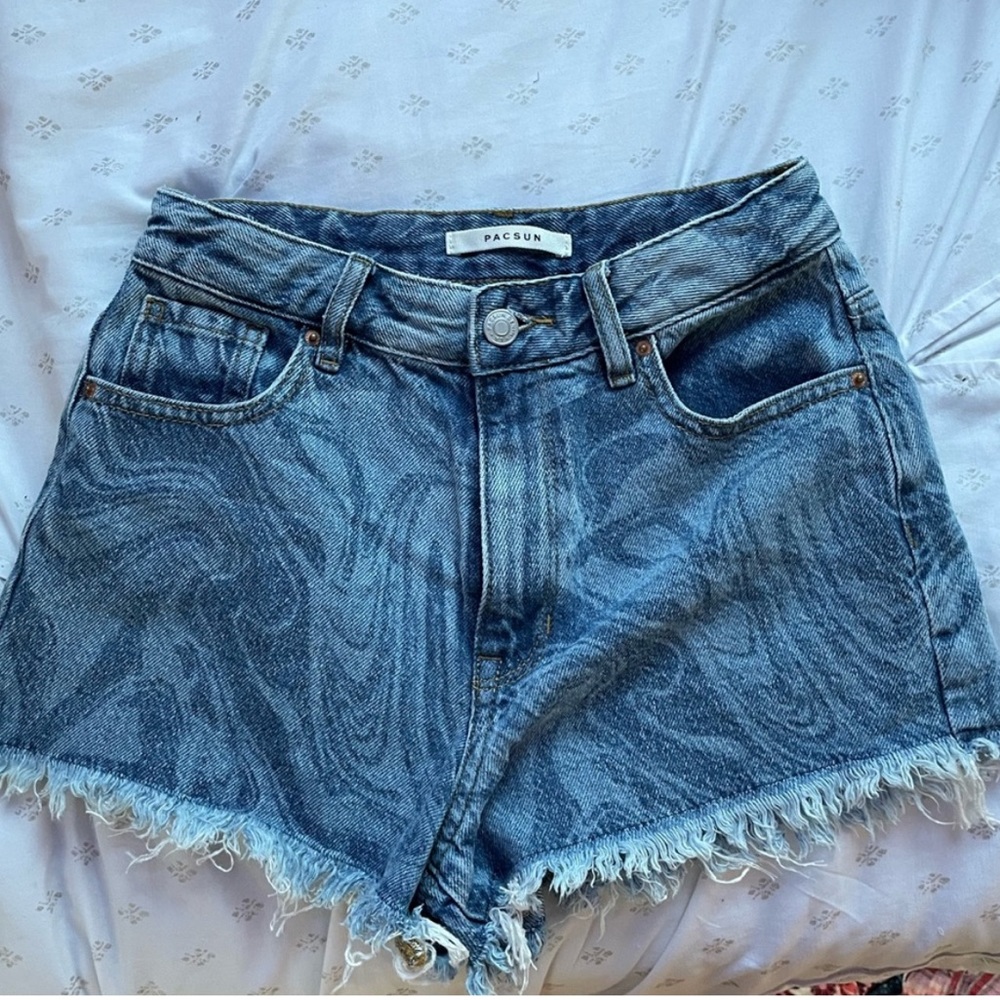 High-rise festival shorts from PacSun size 25, condition-brand-new, frilled
